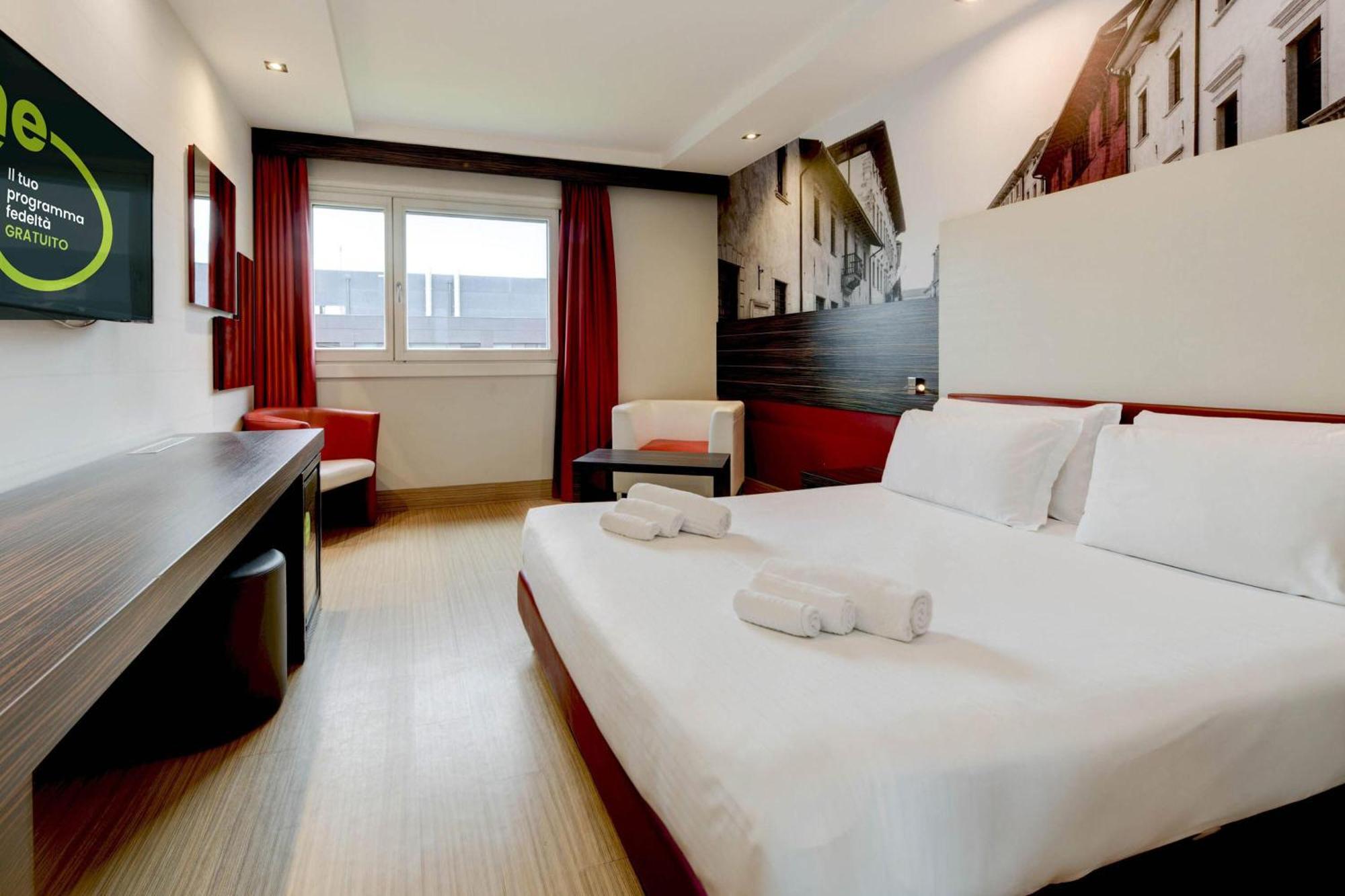 B&B Hotel Trento Esterno foto